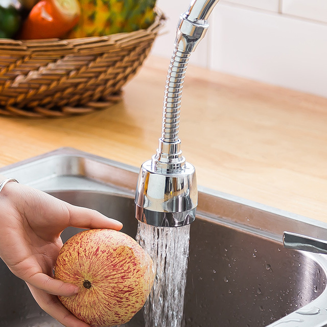 Splash-proof sprinkler faucet