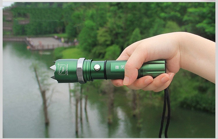 Focusing LED Flashlight